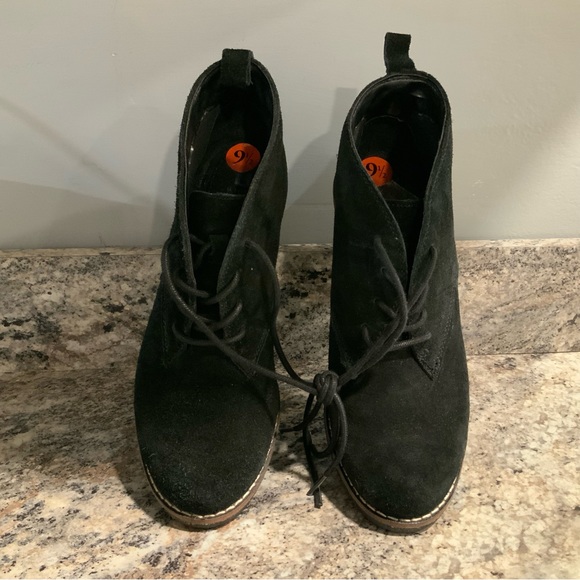 White Mountain Sz 9.5 M Lambert Black Suede Lace-Up Bootie Wedge Fashion Boot - Picture 2 of 9